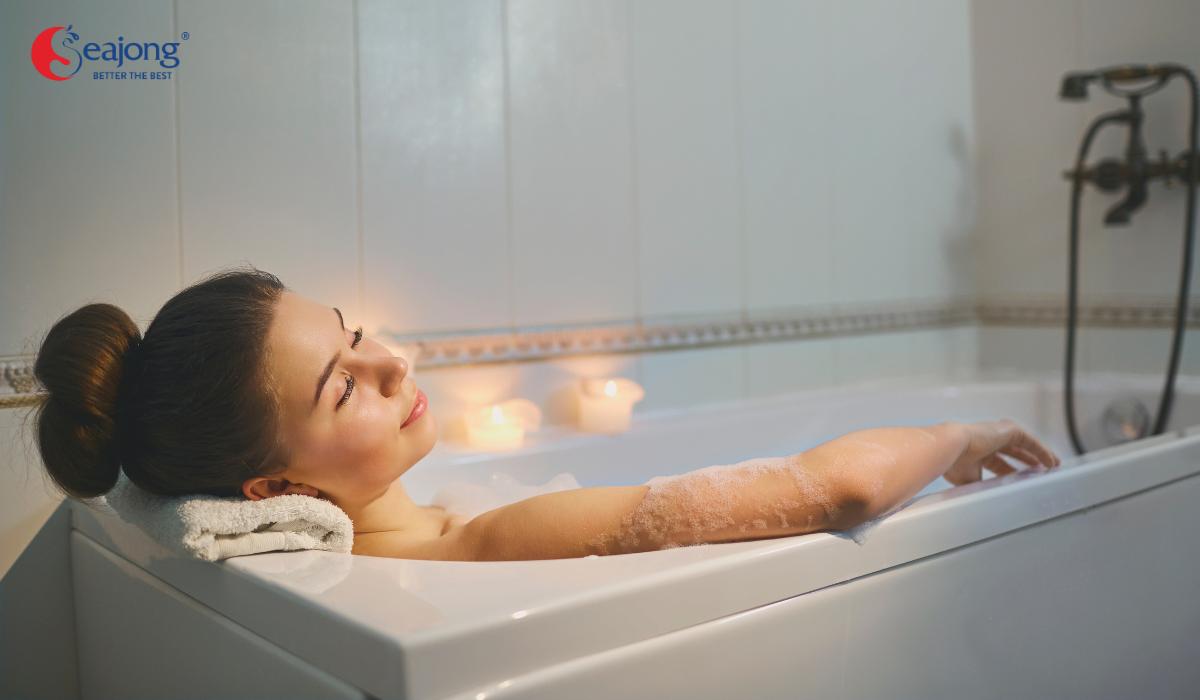 Trang bị bồn tắm hiện đại giúp người dùng thư giãn thoải mái, dễ chịu