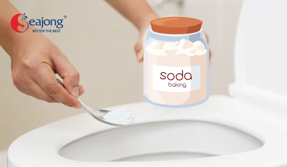 Thêm một ít baking soda vào nước, hòa tan, và đổ trực tiếp vào bồn cầu sẽ giúp khử mùi hôi