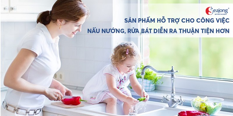 Vòi bếp là thiết bị hỗ trợ công việc rửa chén bát hay thực phẩm.