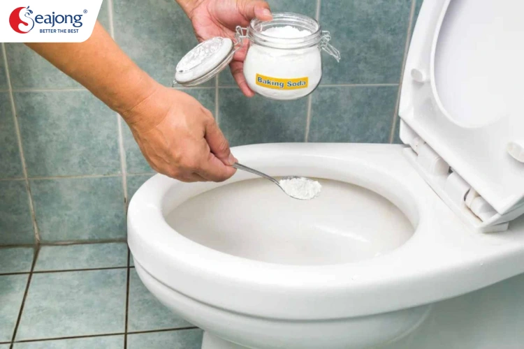 cach-thong-bon-cau-bang-nuoc-nong