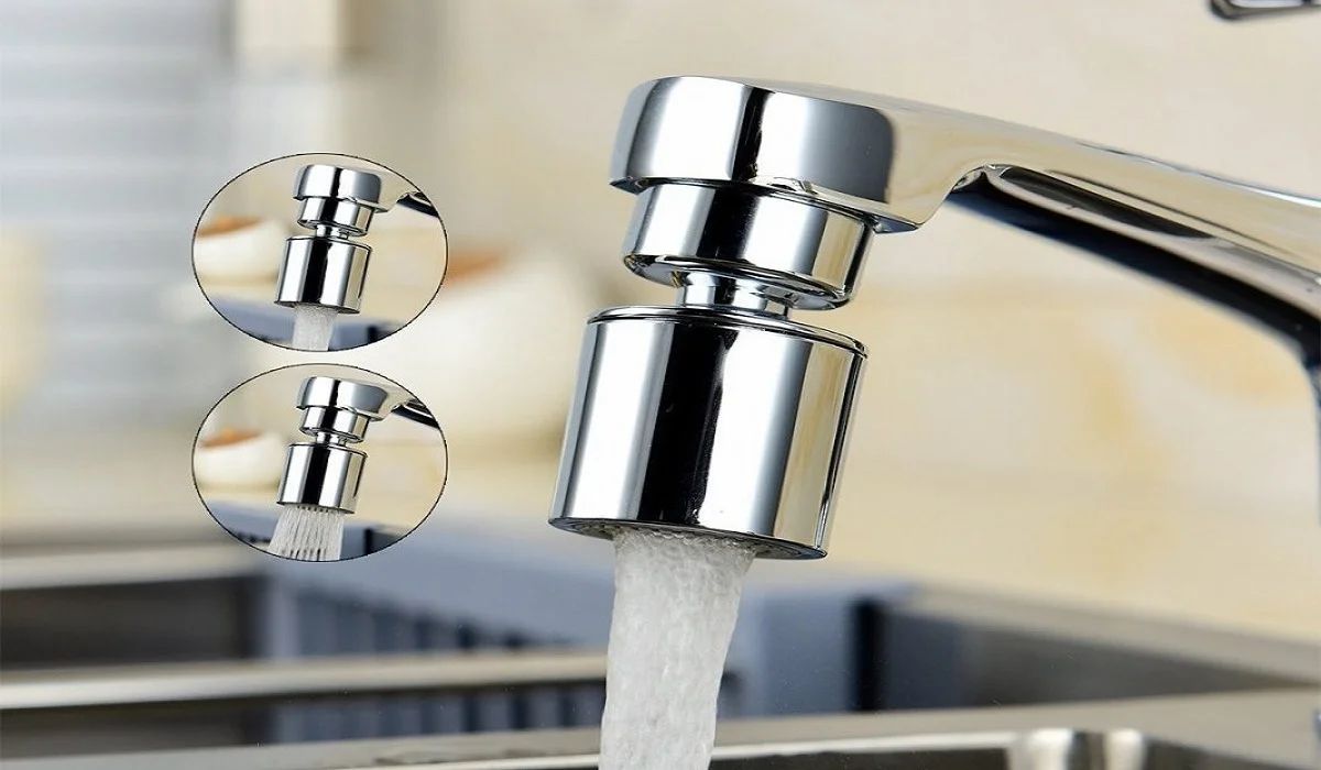 Tiến hành khoá van nước trước khi tháo vòi nước rửa bát nóng lạnh