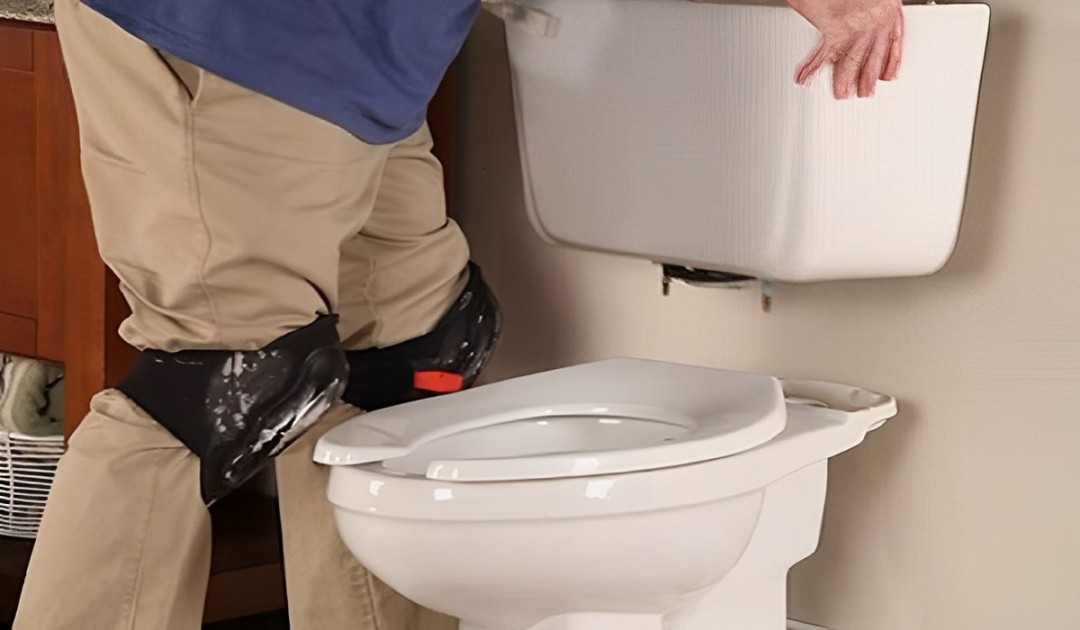 Lau sạch các phần bồn cầu và kiểm tra lại lần cuối sau khi sửa