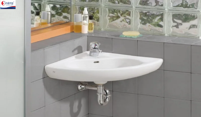 Tận dụng các góc tường để lắp lavabo sẽ giúp giải phóng diện tích