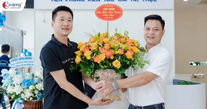 nhung-noi-bat-trong-khai-truong-showroom-seajong-6