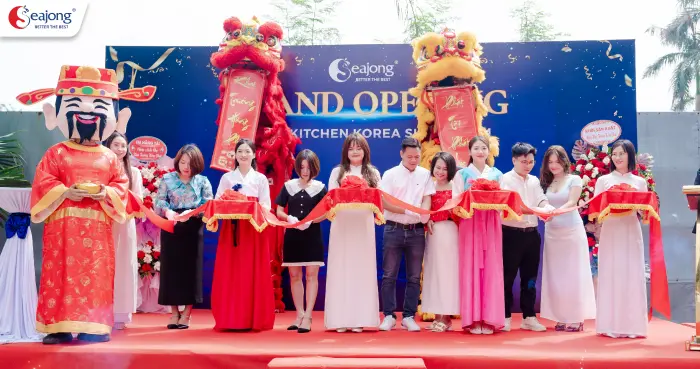 nhung-noi-bat-trong-khai-truong-showroom-seajong-9