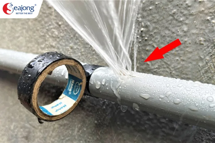 tai-sao-nha-ve-sinh-moi-xay-co-mui-hoi-cach-xu-ly-nhu-the-nao-4