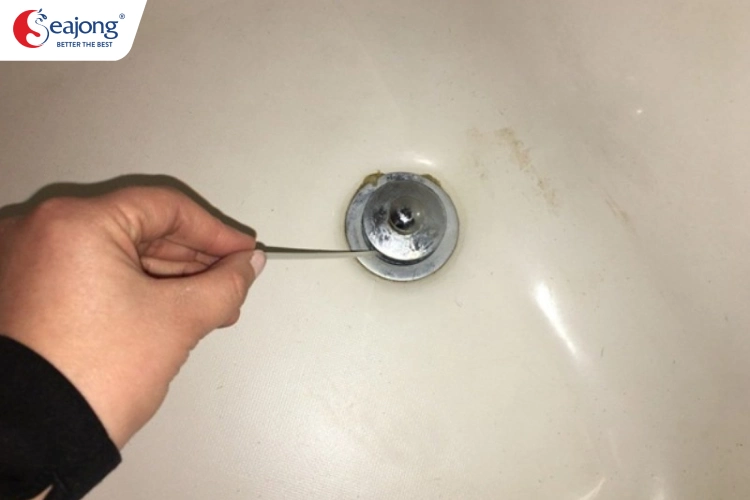 cach-xu-ly-nut-thoat-nuoc-chau-lavabo-bi-ket-1