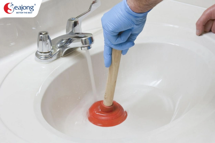 cach-xu-ly-nut-thoat-nuoc-chau-lavabo-bi-ket-3